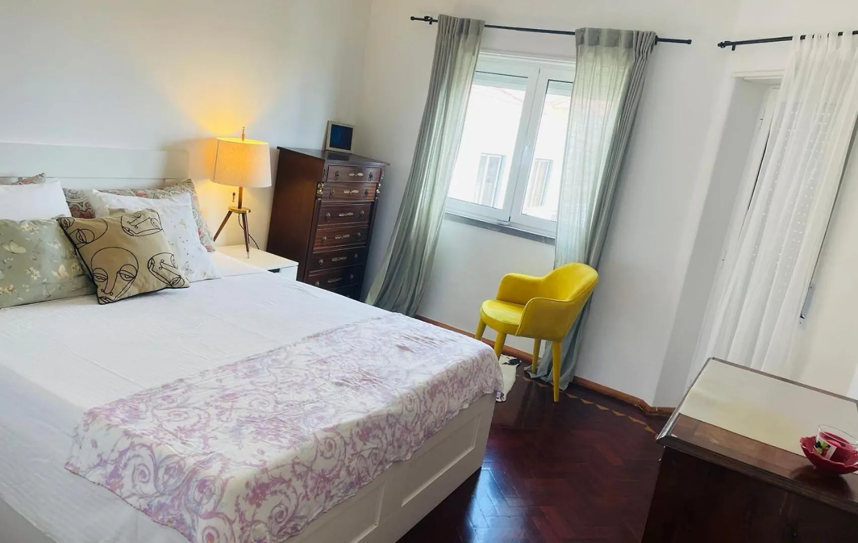 Homestay Cascais Alvide Guesthouse