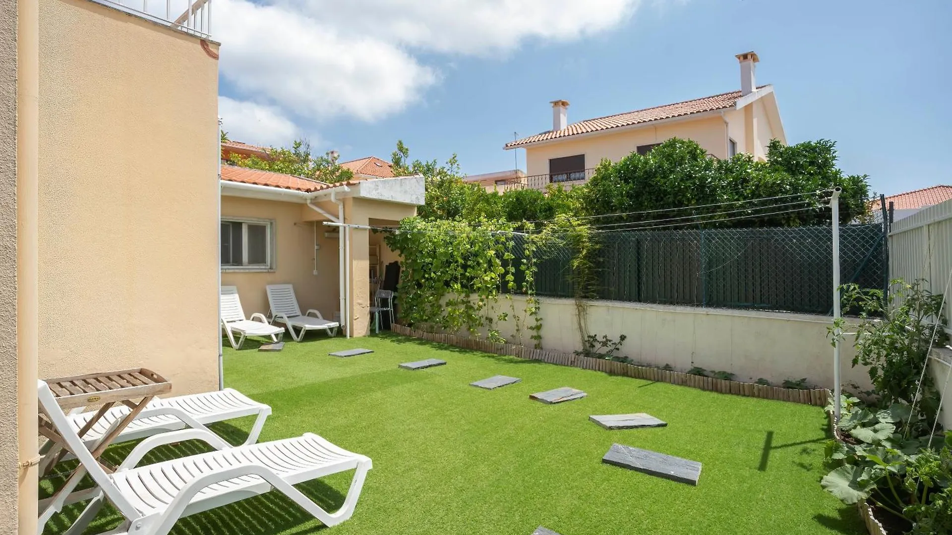Homestay Cascais Alvide Guesthouse